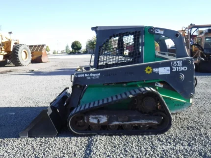 2011 JOHN DEERE 319D