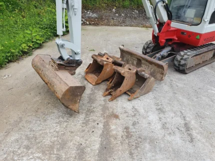 TAKEUCHI TB014, 1,5T + 5 GODETS