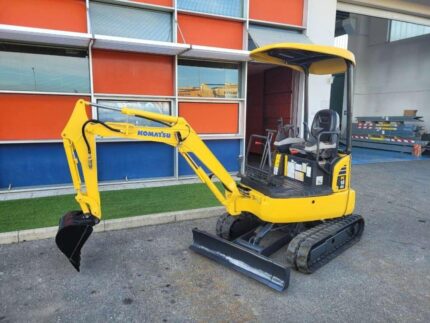KOMATSU PC 18 MR2 + 3 GODETS